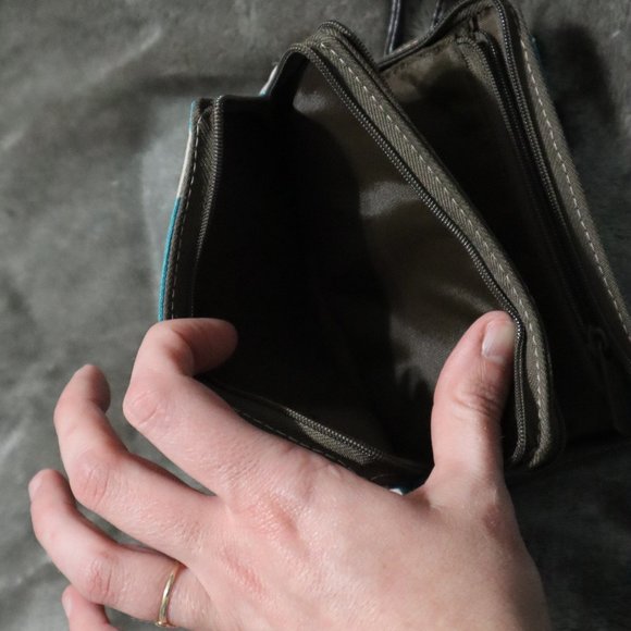 Thirty-One Clutch Wallet - Picture 3 of 4